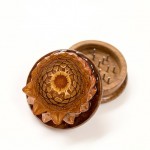 04-natural-fibonacci-pinecone-grinder