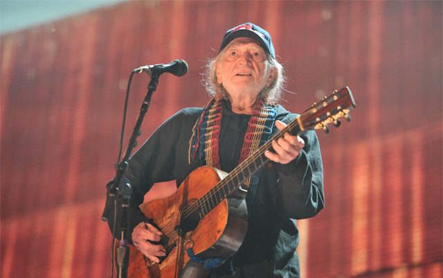 willie-nelson-hiring-in-cannabis-industry
