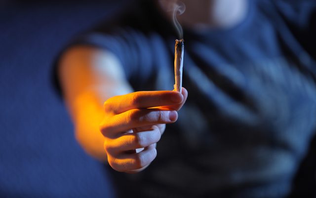 canadian-medical-association-says-you-should-be-21-to-smoke-cannabis